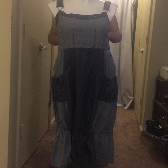 Dress - Picture 1 of 3